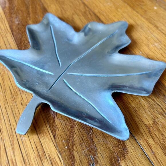 Vintage Canadian Maple Leaf Small Catch-All Trinket Dish - Picture 1 of 6